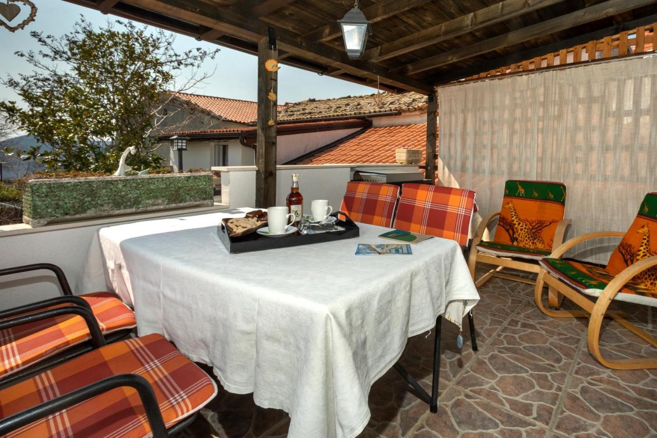 Roč Apartment Pod Lipom מראה חיצוני תמונה