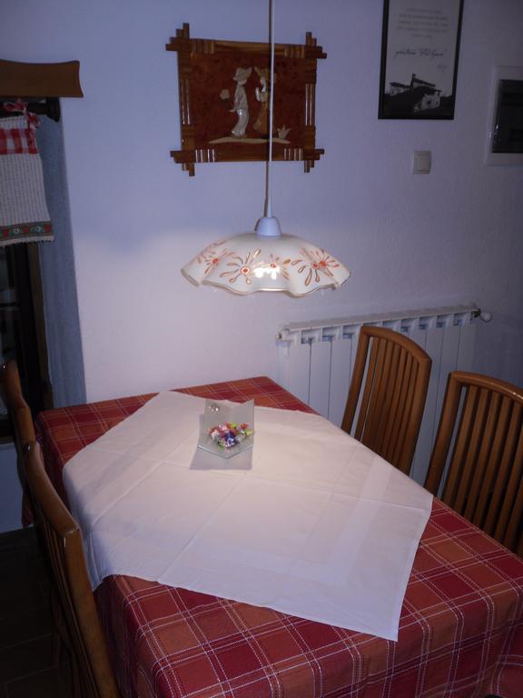Roč Apartment Pod Lipom מראה חיצוני תמונה