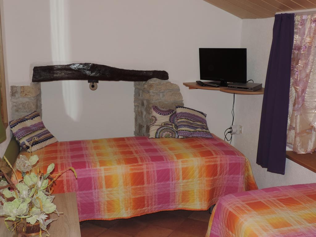 Roč Apartment Pod Lipom מראה חיצוני תמונה
